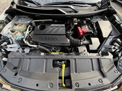 Used 2025 Nissan Rogue SV image 34
