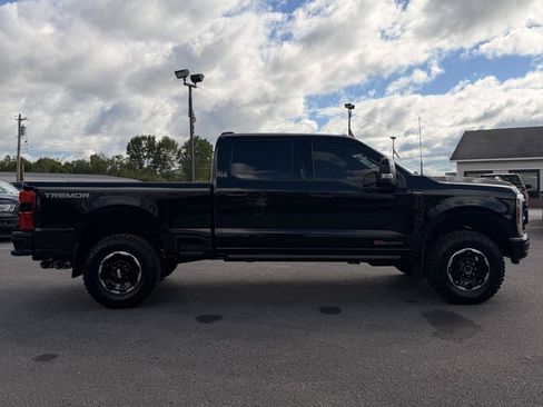Used 2025 Ford F350 Platinum w/ Tremor Off-Road Package AWD/4WD image 4