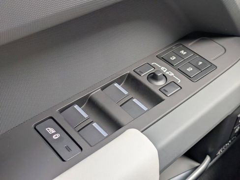 New 2026 Land Rover Defender 110 X-Dynamic SE image 26