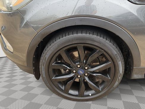 Used 2017 Ford Escape SE w/ SE Sport Appearance Package FWD image 22