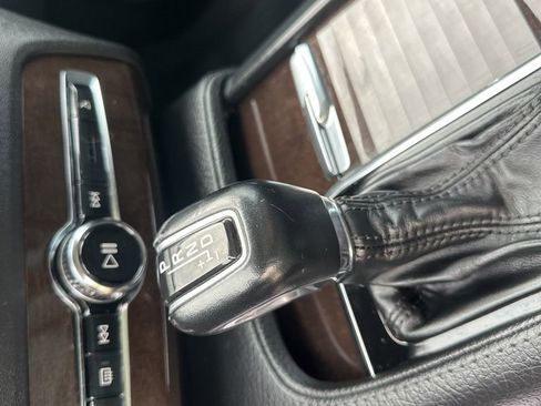 Used 2018 Volvo XC90 T6 Momentum w/ Convenience Package image 16