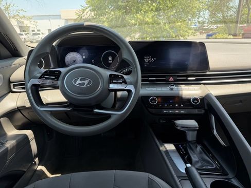Used 2024 Hyundai Elantra SEL FWD image 17