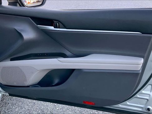 Used 2023 Toyota Camry SE image 22