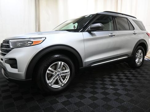Used 2022 Ford Explorer XLT w/ Class IV Trailer Tow Package AWD/4WD image 6