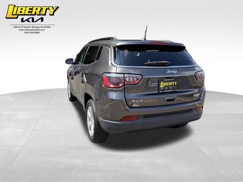 Used 2018 Jeep Compass Latitude w/ Popular Equipment Group AWD/4WD image 5
