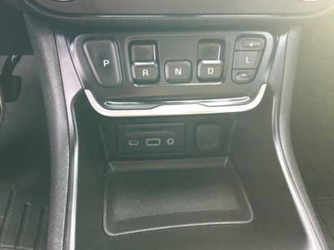 Used 2018 GMC Terrain Denali w/ Advanced Safety Package image 18