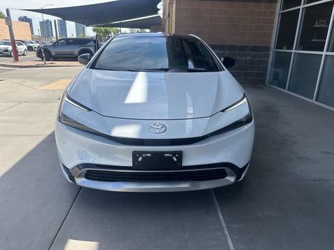 Used 2024 Toyota Prius Prime Premium FWD image 9
