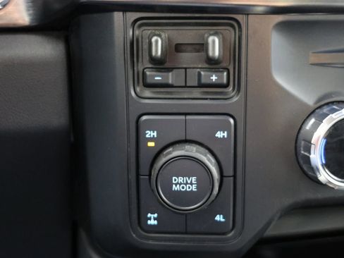 Used 2025 Ford F350 Lariat w/ Chrome Package image 17