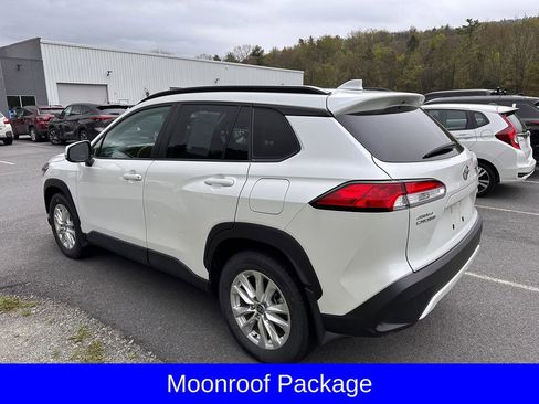 Used 2023 Toyota Corolla Cross LE w/ Moonroof Package AWD/4WD image 5