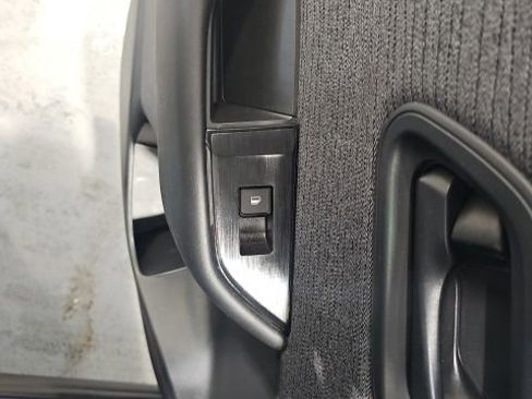 Used 2023 Nissan Rogue S AWD/4WD image 19
