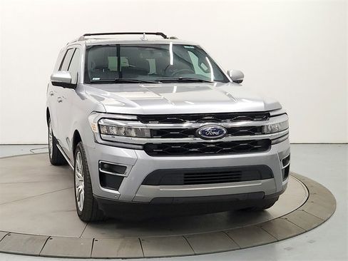 Used 2024 Ford Expedition Limited image 2