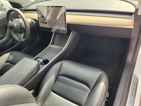 Used 2020 Tesla Model 3 Standard Range image 19