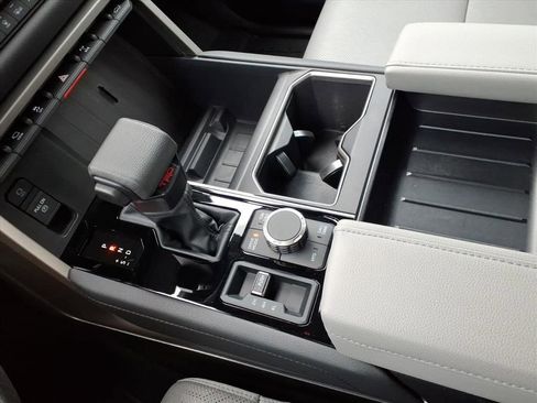 Used 2025 Toyota Tundra Limited image 26