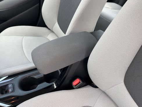 Used 2021 Toyota Corolla LE FWD image 33
