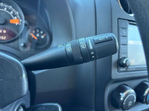 Used 2015 Jeep Compass Sport w/ Power Value Group image 18