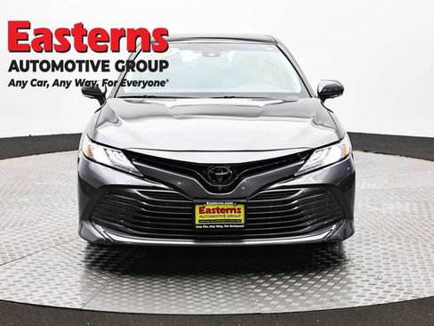 Used 2018 Toyota Camry XLE w/ Driver Assist Package FWD image 2