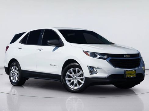 Used 2019 Chevrolet Equinox LS FWD image 2