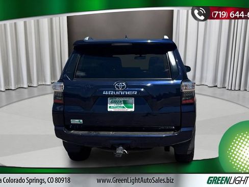 Used 2017 Toyota 4Runner SR5 AWD/4WD image 4