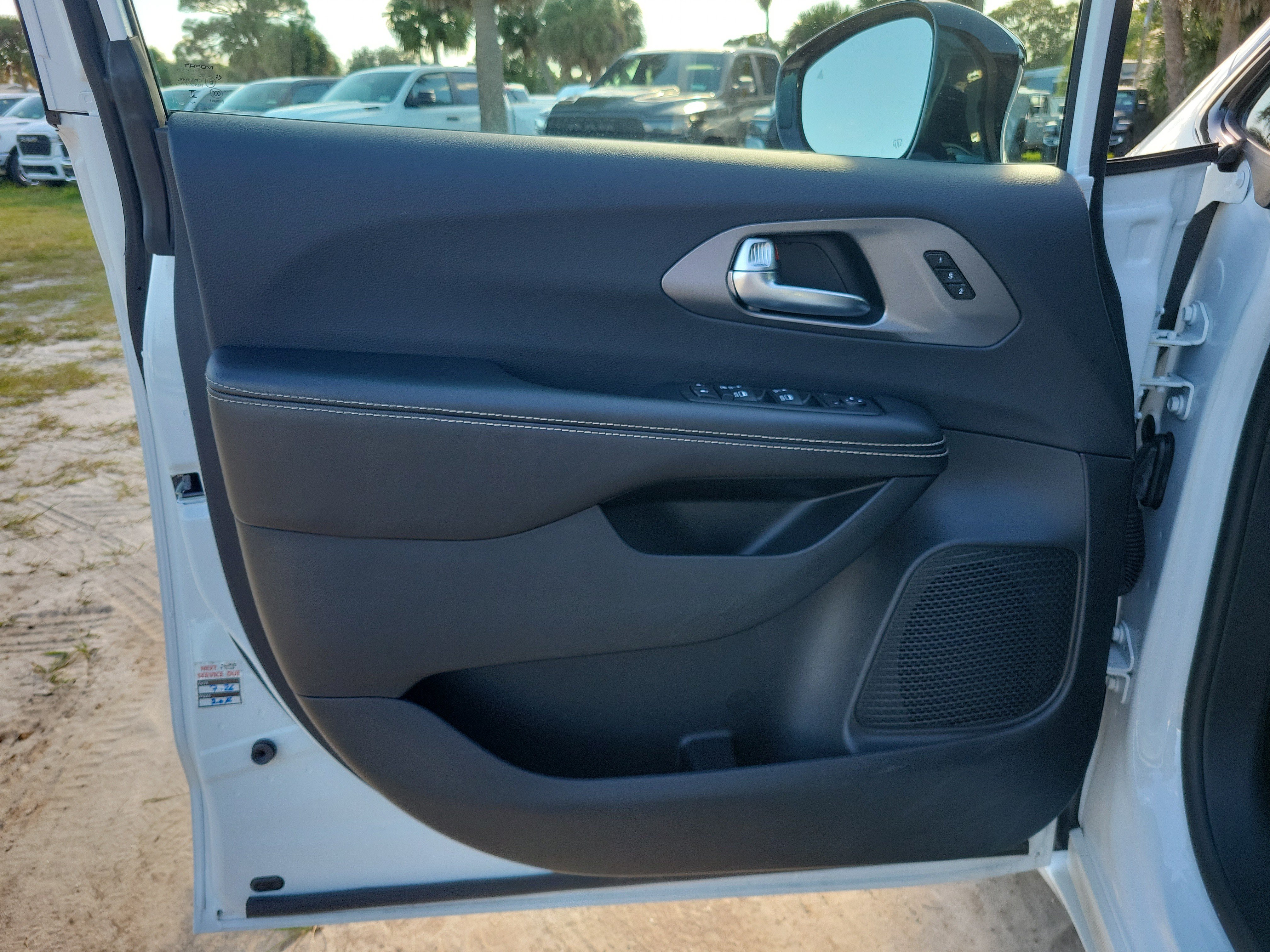 Used 2026 Chrysler Pacifica Select w/ S Appearance Package FWD image 14