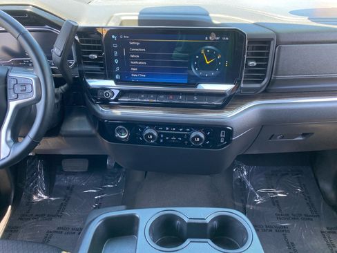 Used 2024 Chevrolet Silverado 1500 LT Trail Boss AWD/4WD image 11