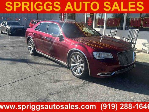 Used 2019 Chrysler 300 Limited RWD image 1