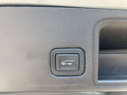 Used 2024 GMC Terrain SLE w/ Driver Convenience Package AWD/4WD image 11