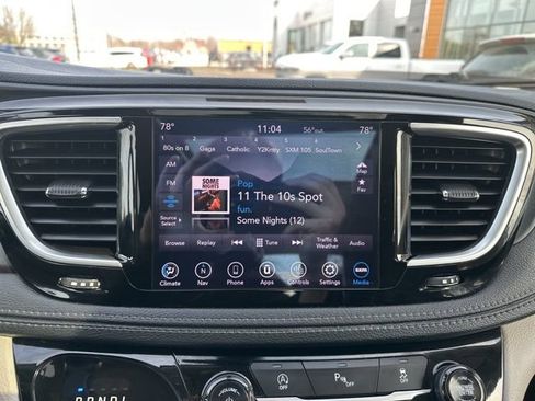 Used 2020 Chrysler Pacifica Limited FWD image 35