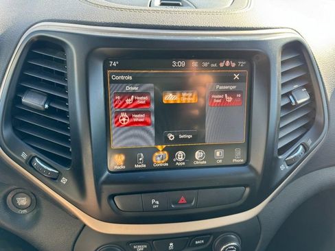 Used 2018 Jeep Cherokee Limited image 20