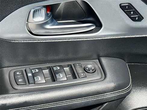 Used 2020 Chrysler Pacifica Touring-L Plus w/ S Appearance Package FWD image 18
