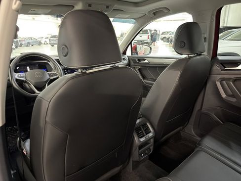Certified 2023 Volkswagen Tiguan SE w/ Panoramic Sunroof Package FWD image 19