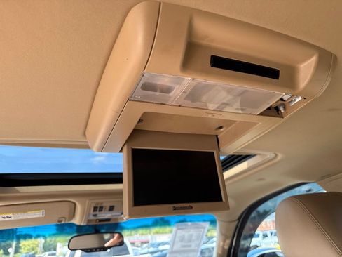 Used 2011 Cadillac Escalade 4WD Hybrid image 41