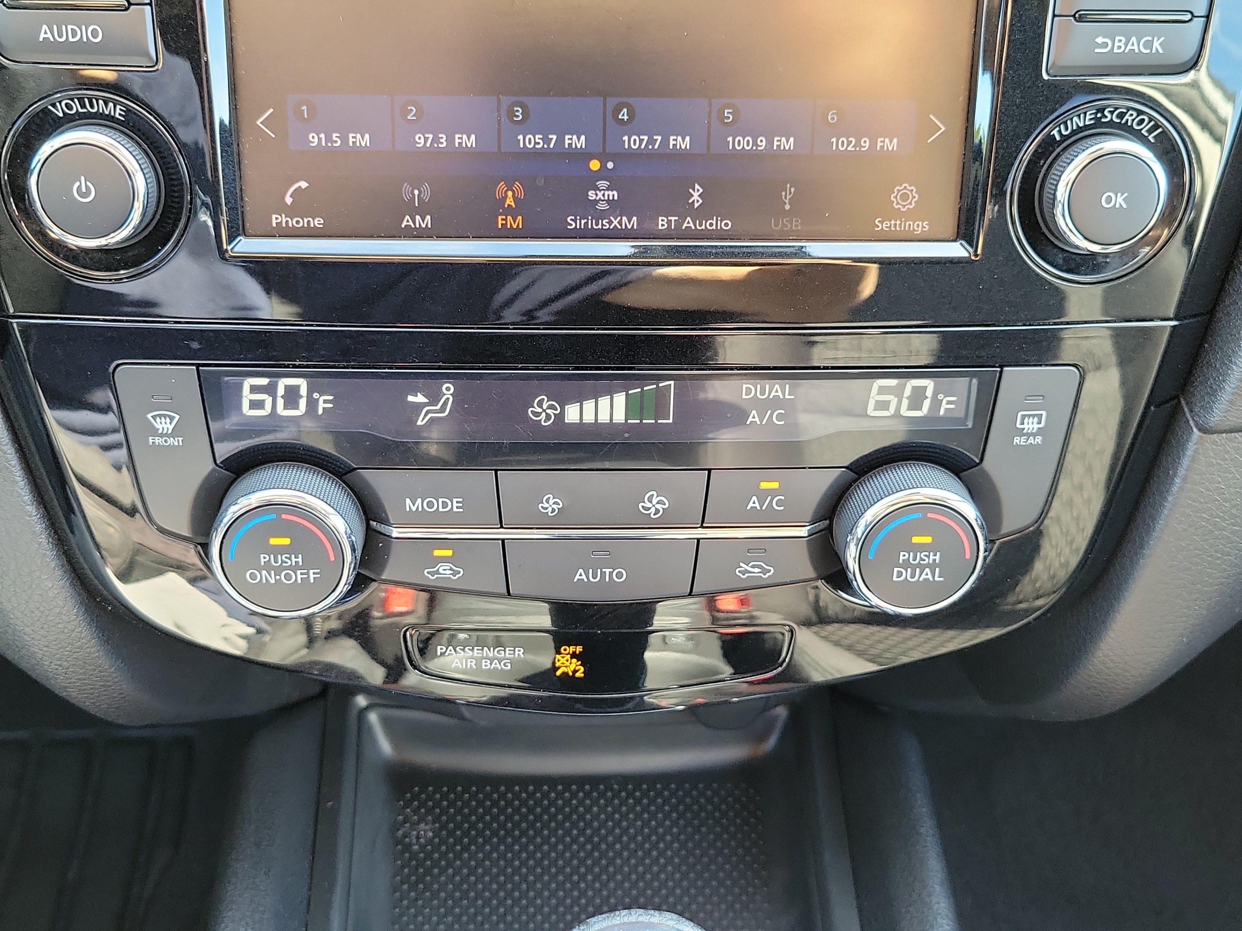 Used 2019 Nissan Rogue SV AWD/4WD image 34