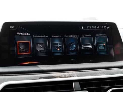 Used 2017 BMW 750i RWD image 36