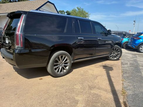 Used 2019 Cadillac Escalade ESV Premium Luxury w/ Escalade Sport Edition image 5
