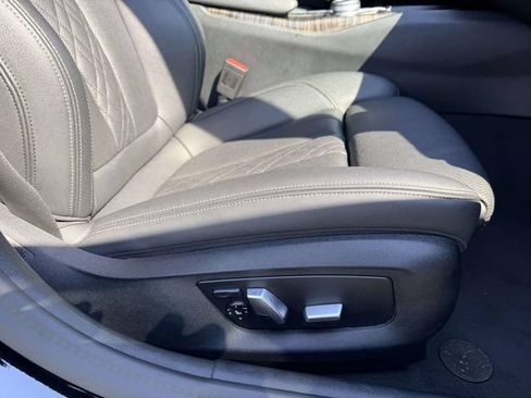 Used 2021 BMW 530i xDrive w/ Convenience Package AWD/4WD image 9