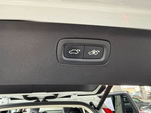 Used 2019 Volvo XC90 T6 Momentum w/ Protection Package Premier image 19