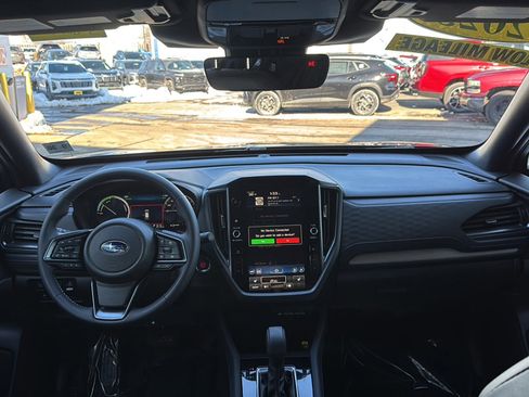 Used 2025 Subaru Forester Limited w/ Popular Package image 28