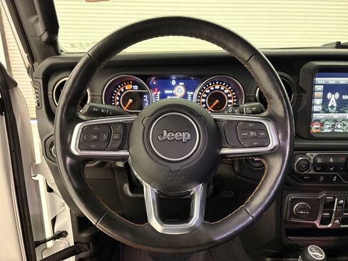 Used 2021 Jeep Wrangler Unlimited Sahara AWD/4WD image 3