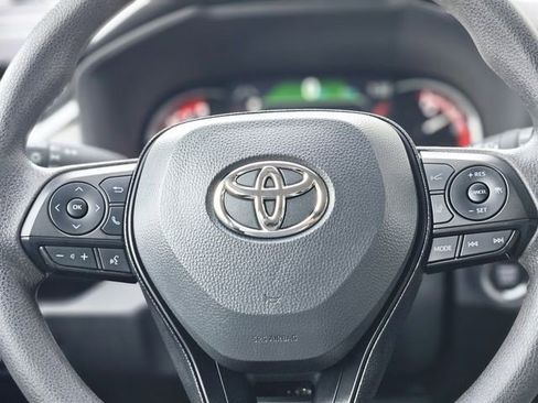 Used 2025 Toyota RAV4 XLE FWD image 16