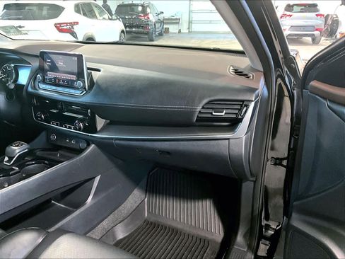 Used 2023 Nissan Rogue SV w/ SV Premium Package image 13