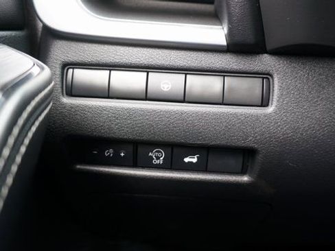 Used 2024 Nissan Rogue SV image 27