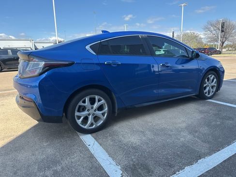 Used 2018 Chevrolet Volt Premier w/ Driver Confidence Package image 2