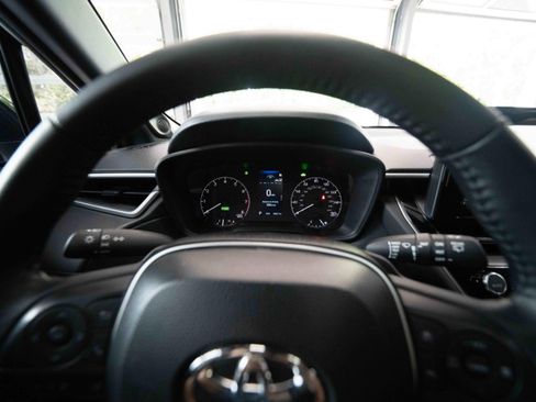Used 2025 Toyota Corolla Cross AWD Hybrid w/ Moonroof Package image 15