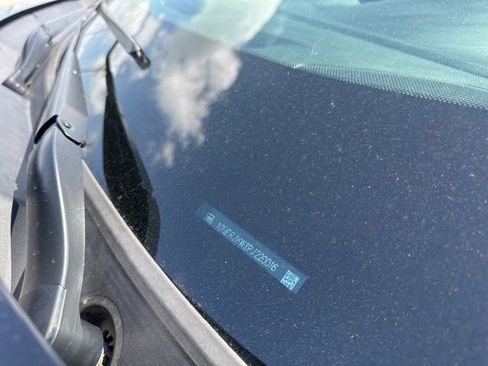 Used 2023 Chevrolet Traverse RS image 28