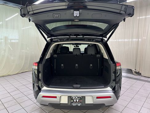 Used 2025 Nissan Pathfinder SL AWD/4WD image 8
