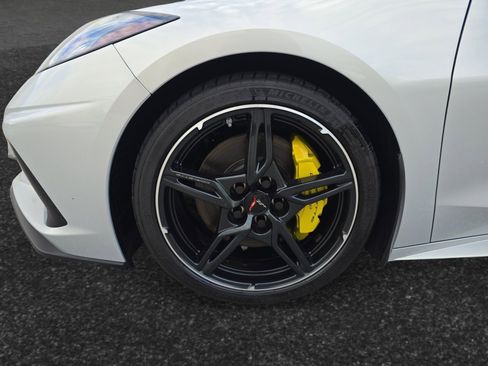 Used 2021 Chevrolet Corvette Stingray Premium Conv w/ Z51 Performance Package image 11