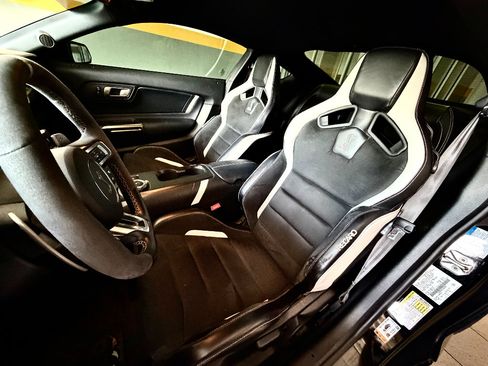 Used 2020 Ford Mustang Shelby GT500 w/ Technology Package RWD image 11
