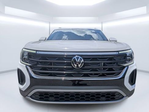 Certified 2025 Volkswagen Atlas Cross Sport SE FWD image 7