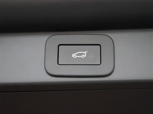 New 2026 Land Rover Range Rover SE image 16