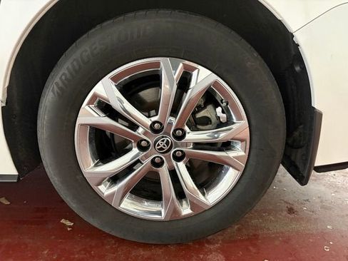 Used 2024 Toyota Sienna Platinum image 32